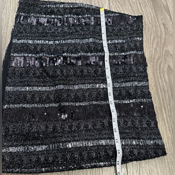 Express Black and Silver Sequin Mini Skirt 🪩🪩 - Picture 6 of 10